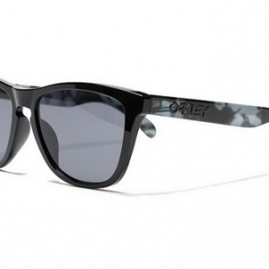 the POOL aoyama  Oakley FrogskinsMELANISM̫۾