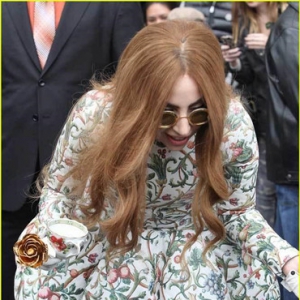 Lady GagaŦԼͷٻװ ְٱ