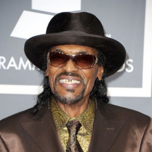 53̺-Chuck Brownī